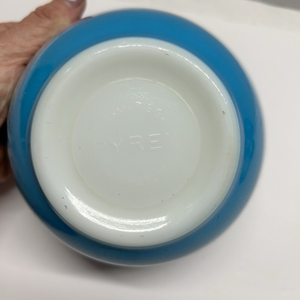 Vintage Pyrex Small Mixing Nesting Primary Blue 6 Inches - Picture 16 of 16